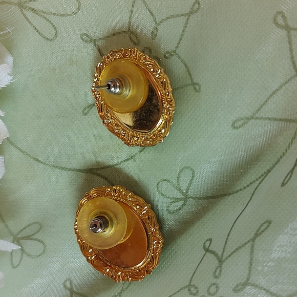 Classic Cameos - Picture 3 of 3